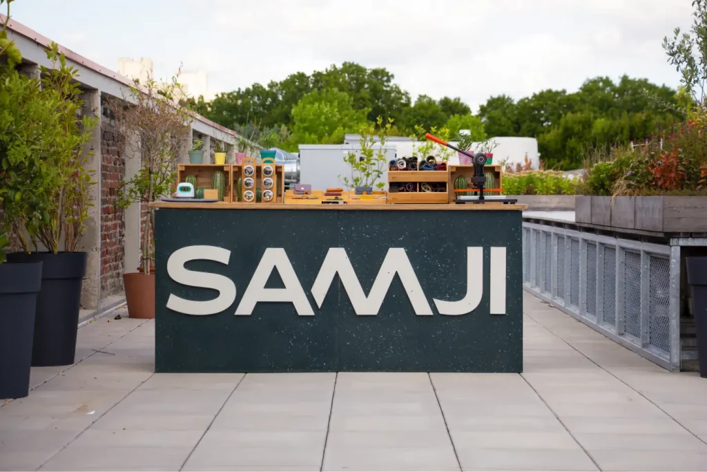 image-stand-atelier-recyclage-cuir-marque-samji-exterieur